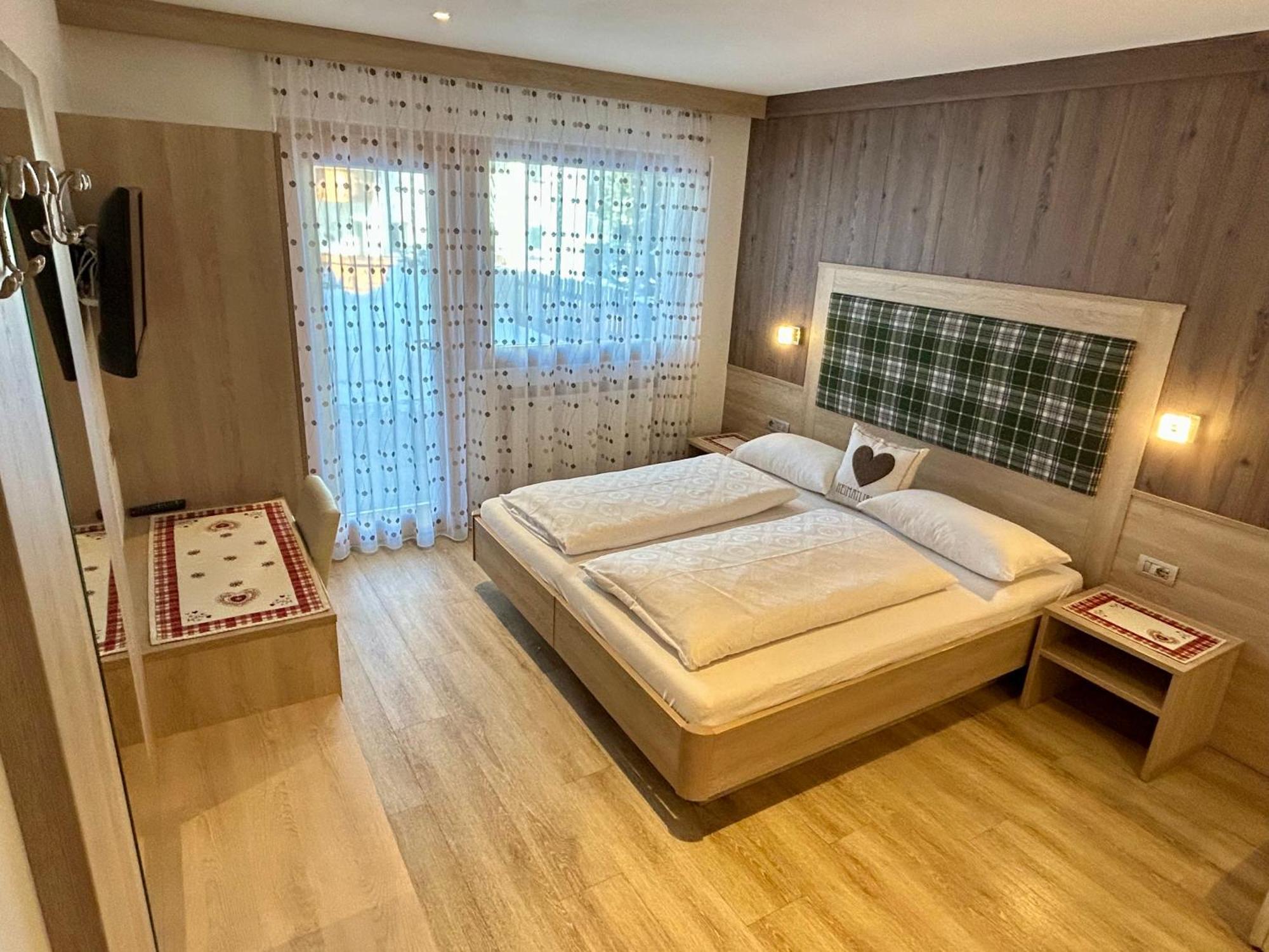Residence Ravisa Dolomites Selva di Val Gardena Luaran gambar